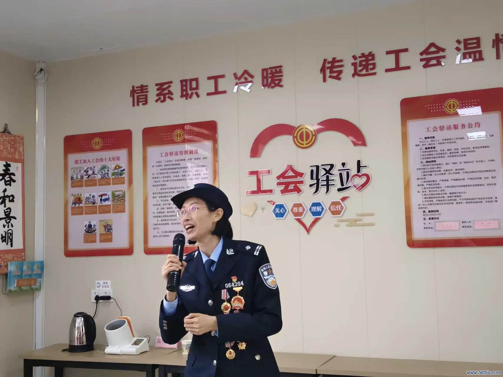 工会驿站劳模宣讲2 拍摄者:赵静 工会驿站劳模宣讲2 拍摄者:赵静